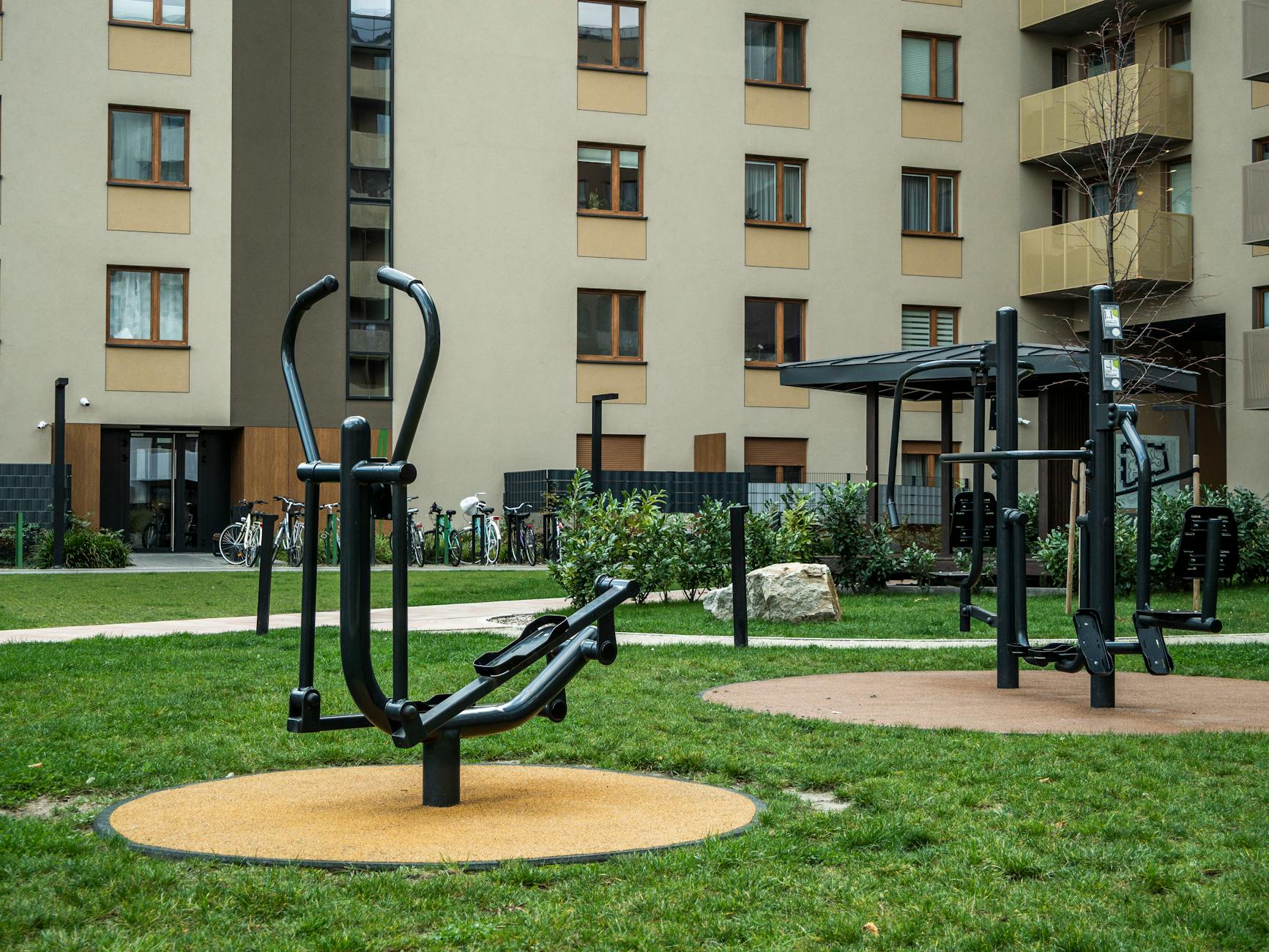 สนามออกกำลังกายกลางแจ้ง (Outdoor Gym) คืออะไร? ทำไมถึงได้รับความนิยม